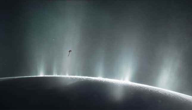 Enceladus'un bulutları arasında uçan Cassini uzay aracının bir sanatçı izlenimi.