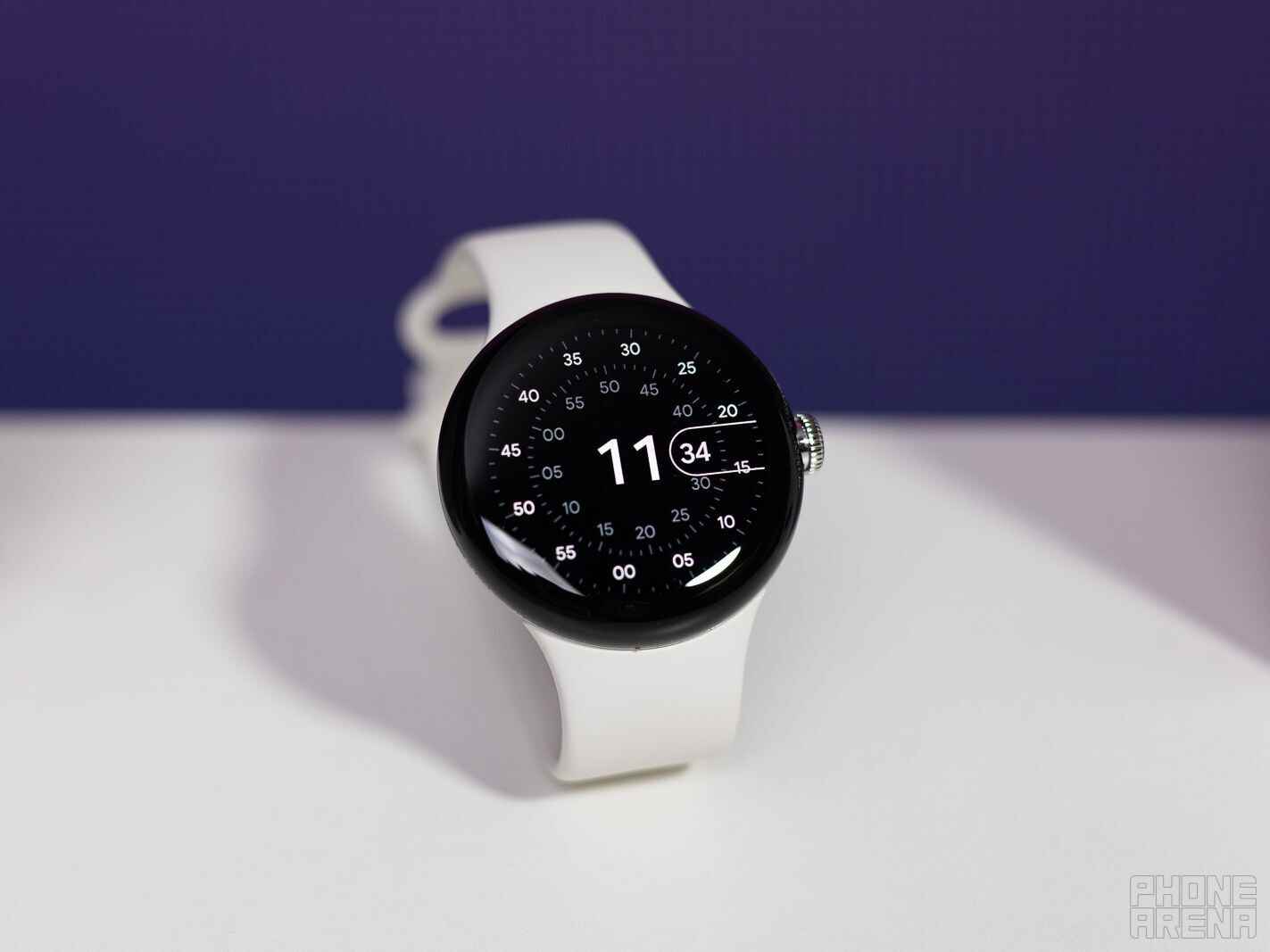 Pixel Watch'ın modern bir akıllı saat için oldukça benzersiz göründüğünü kabul etmelisiniz.  - Yeni Pixel Watch 2 ayrıntıları, pikselin pikselli elma ağacından o kadar uzağa düşmeyebileceğini gösteriyor
