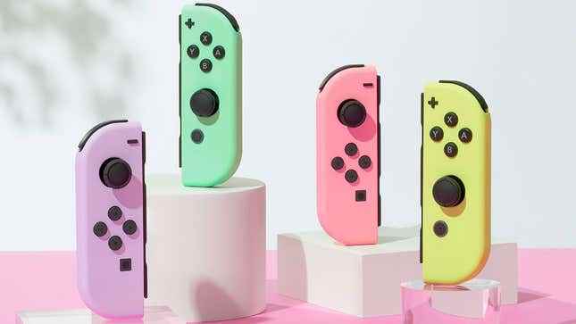 Dört yeni pastel renkli Nintendo Joy-Con denetleyicisi.