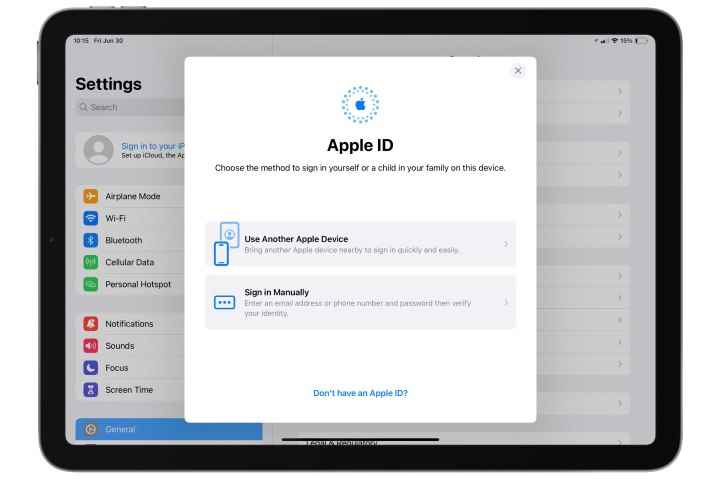Apple kimliğine giriş yapma ekranını gösteren iPad.