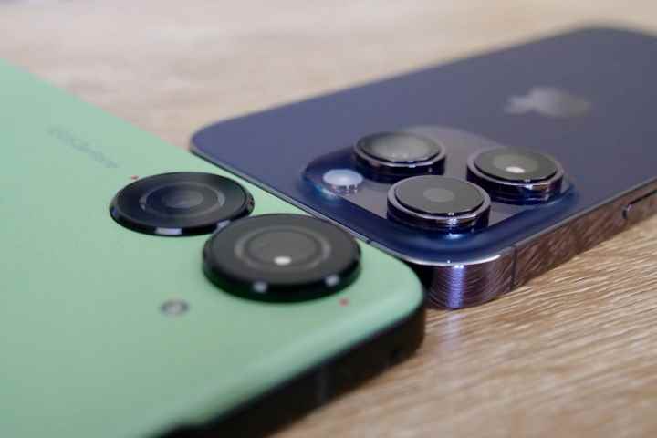 Asus Zenfone 10 ve Apple iPhone 14 Pro'daki kameralar.