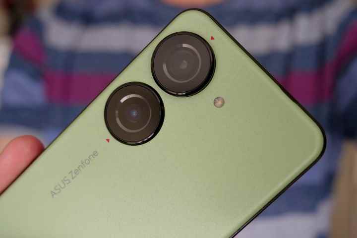 Asus Zenfone 10'un kamera modülü.