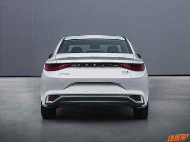 En yeni Geely Emgrand L Hi·P sedan piyasaya çıkmaya hazır.  246 bg, düşük tüketim ve 15 bin dolarlık fiyatı var.
