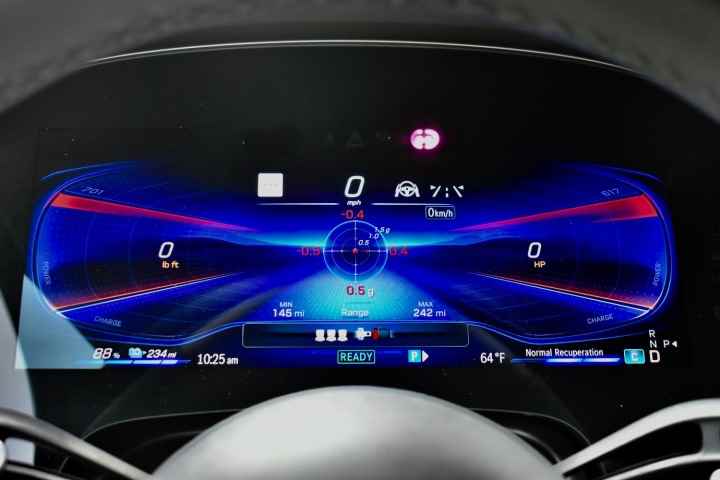 2024 Mercedes-AMG EQE SUV'deki dijital gösterge paneli.