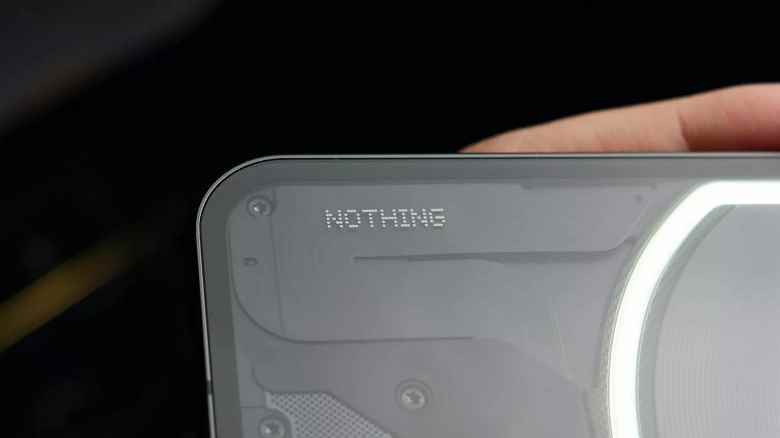 Samsung Galaxy Z Fold için şeffaf bir rakip yok.  Henüz hiçbir şey katlanır bir akıllı telefon çıkarmayacak