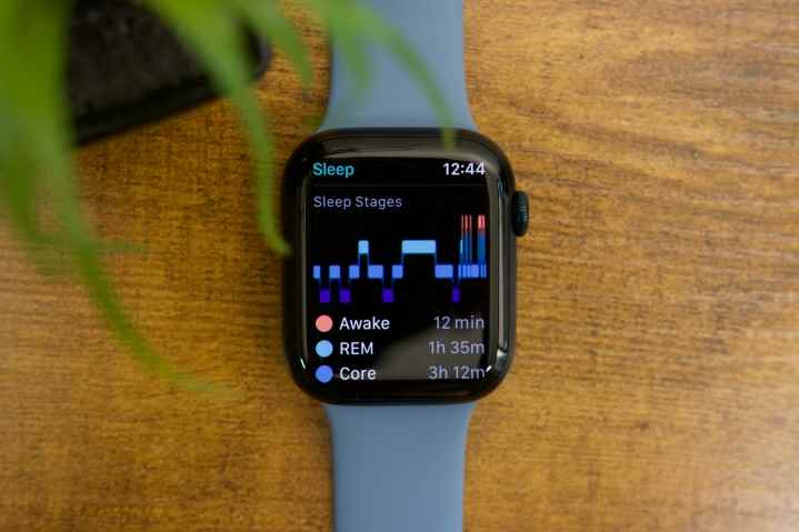 Apple Watch Series 8, uyku izleme sonuçlarını gösteriyor.