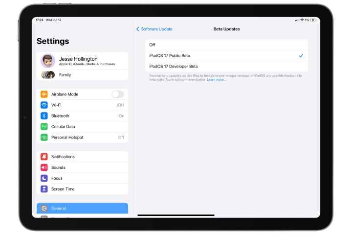 iPadOS 17 genel beta ayarını gösteren iPad.