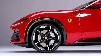 Ferrari Purosangue geçidi 8 kat küçültüldü ve 15.000 dolara satılıyor.  Bu para için oldukça büyük bir Lada Vesta satın alabilirsiniz.