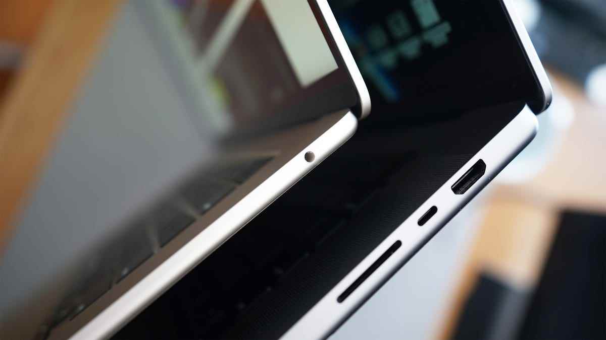 MacBook Air, MacBook Pro'nun yanında istiflenmiş