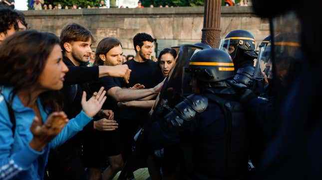 Nahel Merzouk'un öldürülmesinin ardından geçen hafta Fransa'nın Nanterre kentinde protestocular polisle çatıştı.