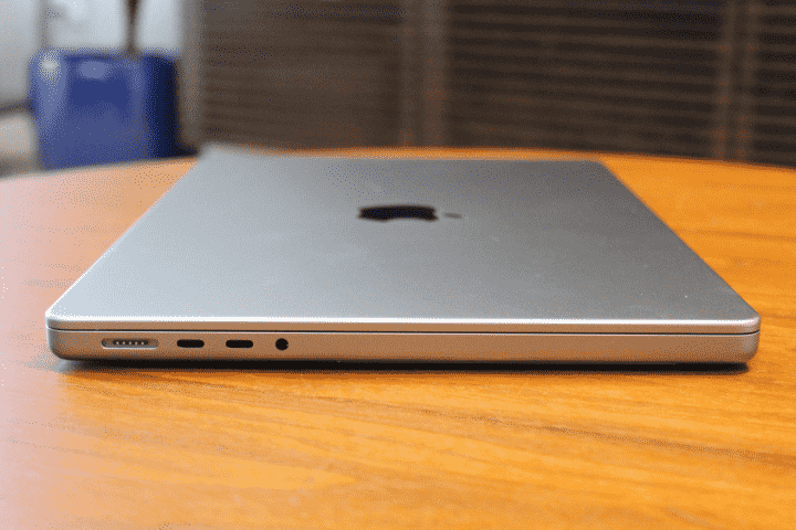 MacBook Pro 14 inç bağlantı noktası seçimi.