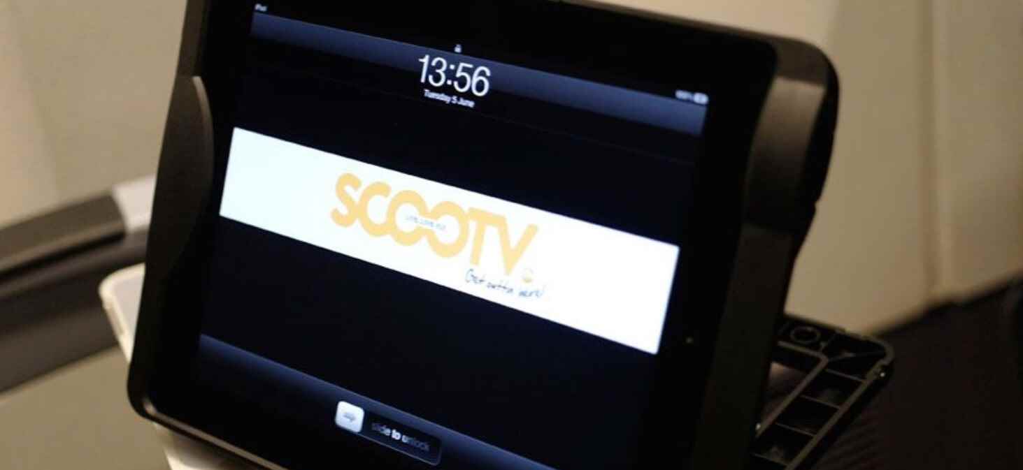 Scoot Airlines'ta uçak içi eğlence ekranı olarak kullanılan bir iPad - Sızan not, Apple'ın Air India ile bilinmeyen 
