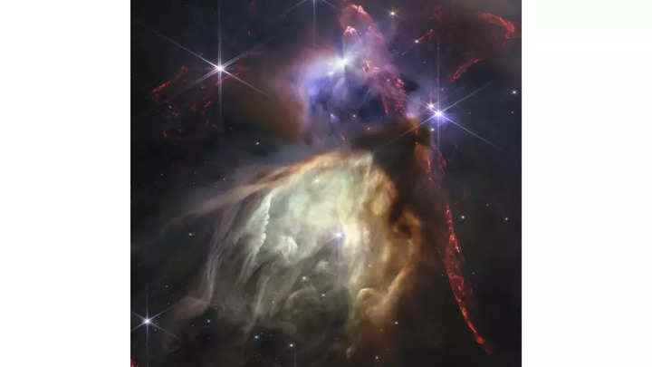 Yıldönümünde Webb teleskopu “güneş benzeri” yıldızın doğumunu gösteriyor