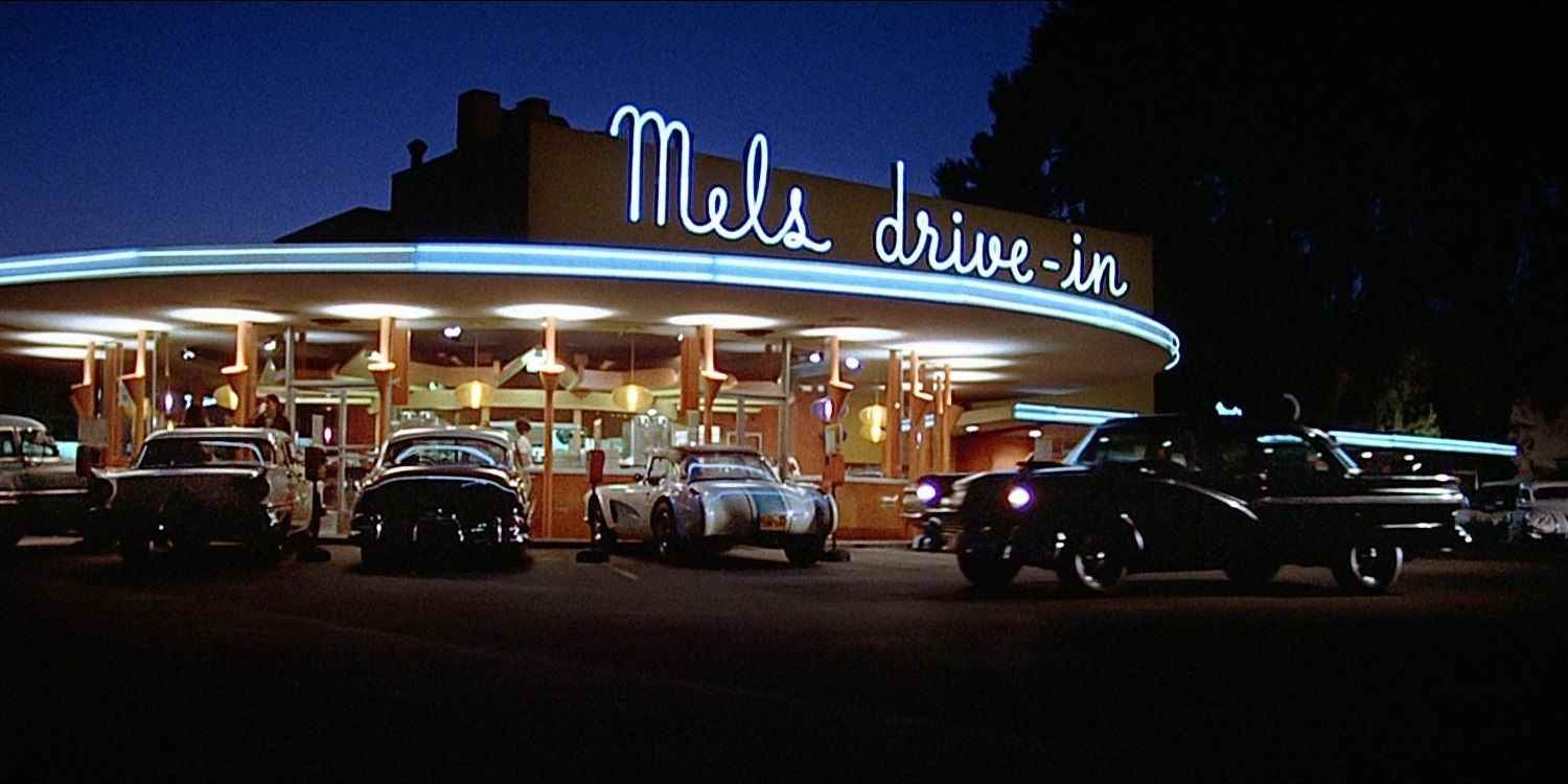 American Graffiti'deki Mel's Drive-In'in bir görüntüsü