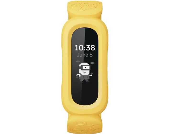Yüzünde sarı bant ve minion karakteri bulunan Fitbit Ace 3 akıllı saat.
