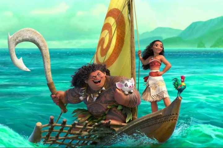Moana ve Maui tekneye biniyor.