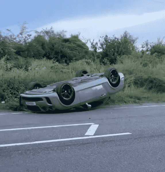 Mercedes, Aston Martin, BMW ve Lamborghini milyonlarca dolar için yol kenarına saçıldı: İngiltere'de pahalı bir kaza yaşandı