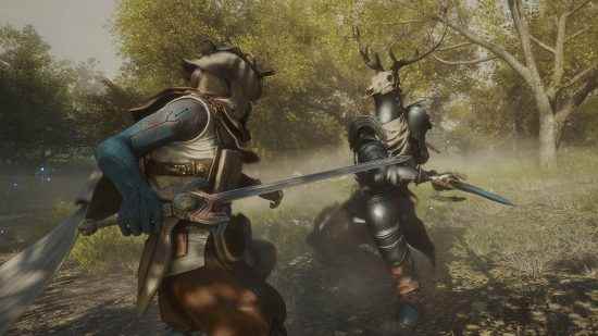 Kılıçlı zırhlı bir karakter, orman açıklığında kask yerine geyik kafatası kullanan bir düşmanla savaşıyor