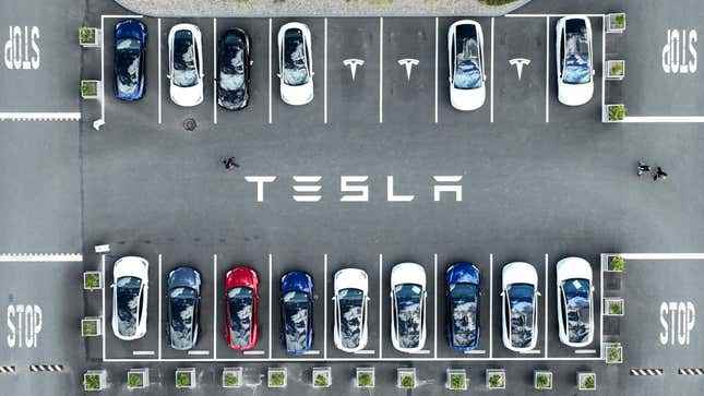 Tesla, Otopilotla İlgili Kazalar Üzerindeki İkiz Denemelere Doğru Hızlanıyor başlıklı makale için resim