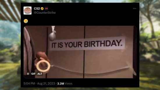 Counter-Strike 2 çıkış penceresi - Valve'ın CS2 hesabı, Office ABD'den 'Bugün senin doğum günün' yazan bir tabelanın resmini tweetliyor.  Tek bir gözyaşı döken, gülen bir yüzün emojisini ekler.